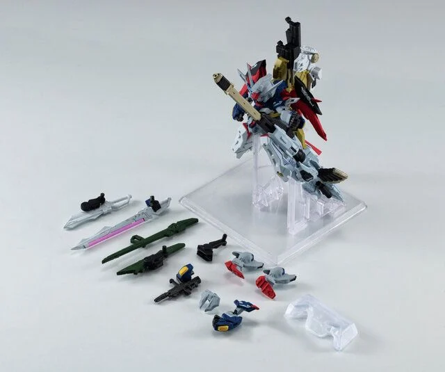 GUNDAM SEED FREEDOM -Destiny Gundam Spec II & Zeus - Fig Converge 12cm