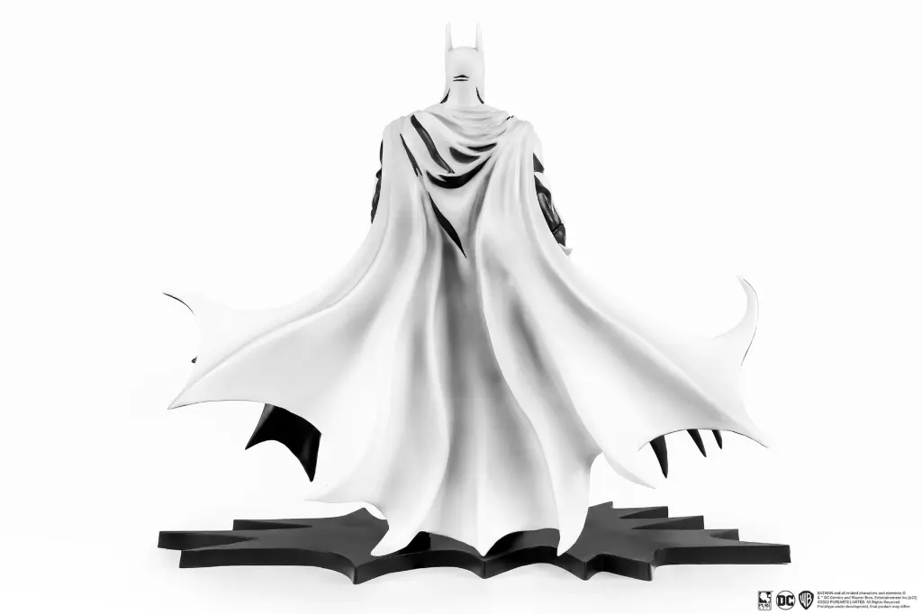 DC HEROES - Batman "Version Blanc & Noir" - Statuette 1/8 27cm