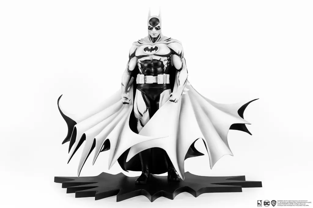 DC HEROES - Batman "Version Blanc & Noir" - Statuette 1/8 27cm